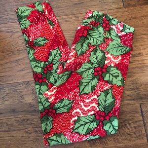 🎄TC2 Christmas Holly LuLaRoe Leggings